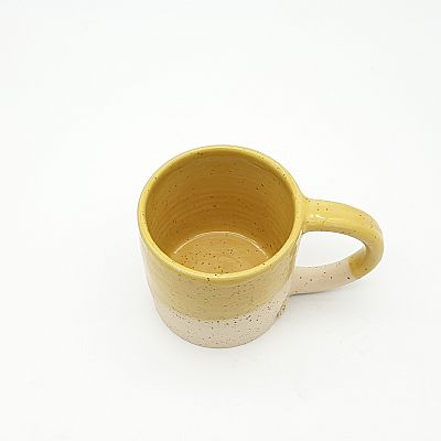 Χειροποίητη κεραμική κούπα κίτρινη με στίγματα